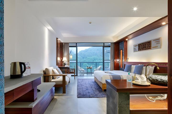 Room 27 of 111