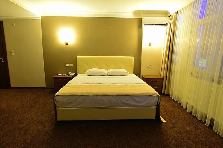 Room 14 of 36