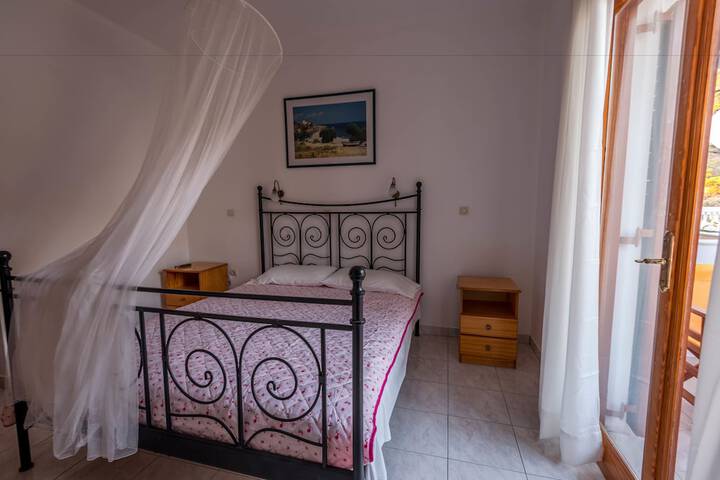 Room 18 of 33