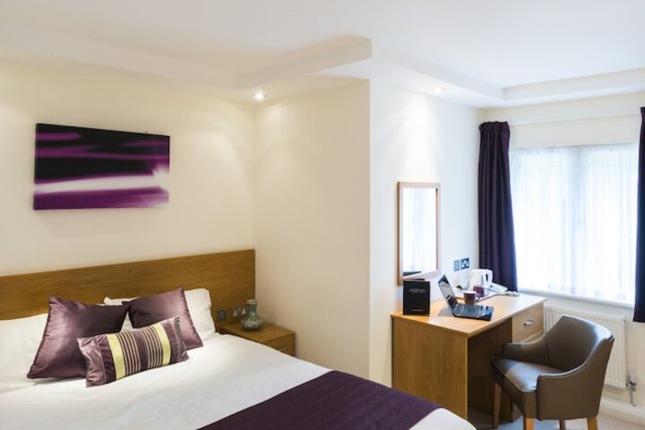 Room 6 of 43