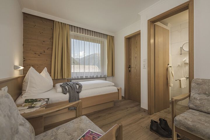 Room 16 of 73