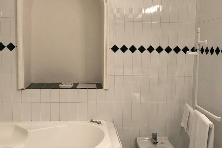 Room 34 of 108