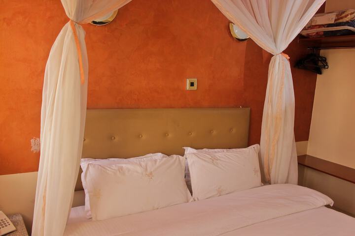 Room 4 of 26