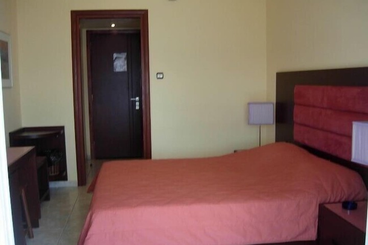 Room 11 of 52