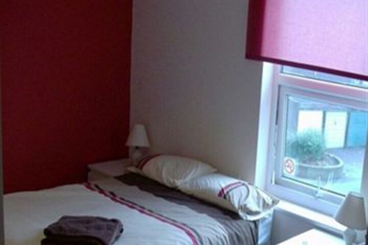 Room 11 of 18