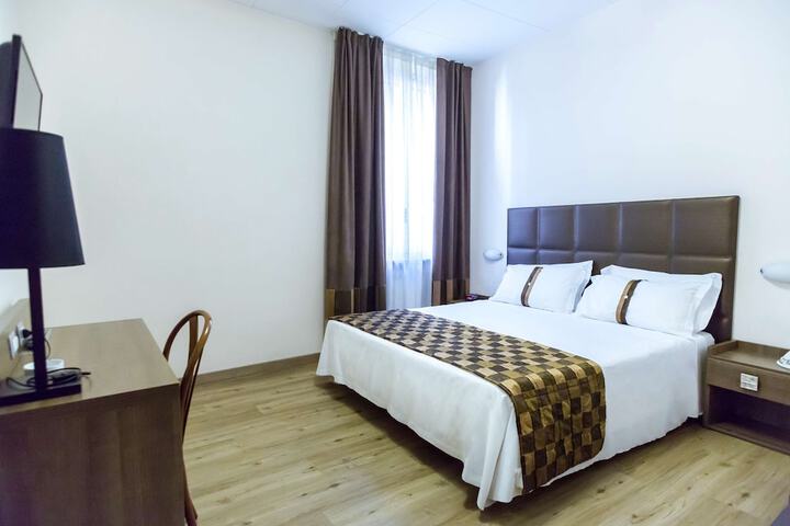 Room 18 of 28