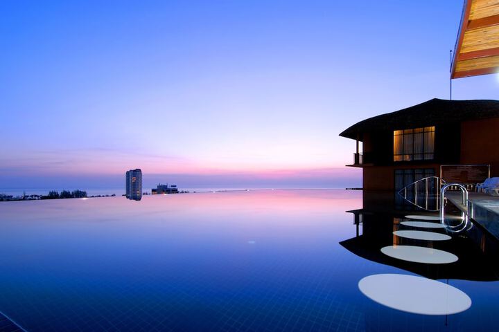 Pool Hotel