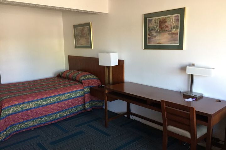 Room 6 of 14