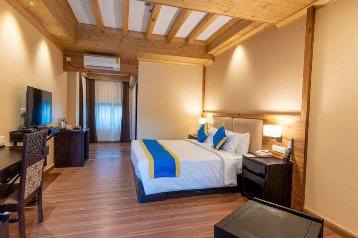 Room 4 of 28