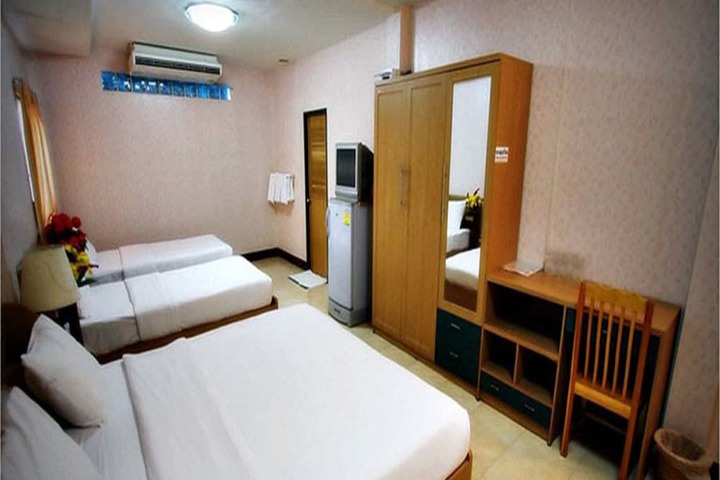 Room 4 of 34