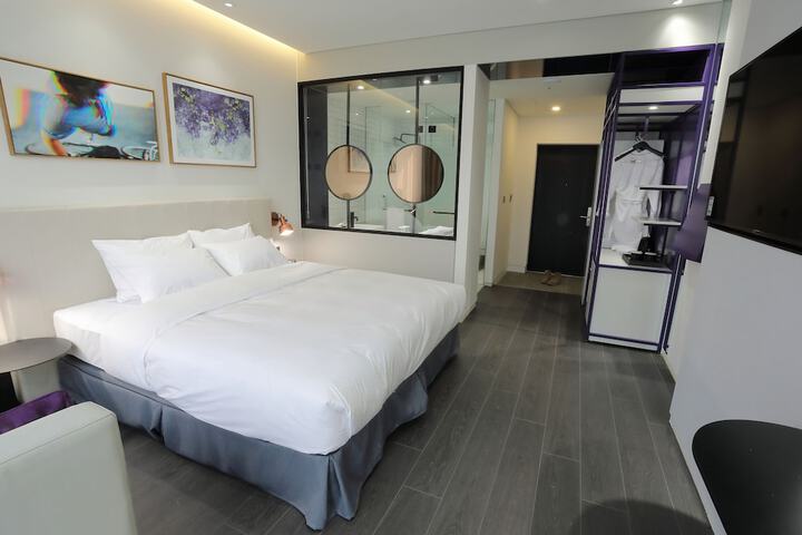 Room 8 of 14