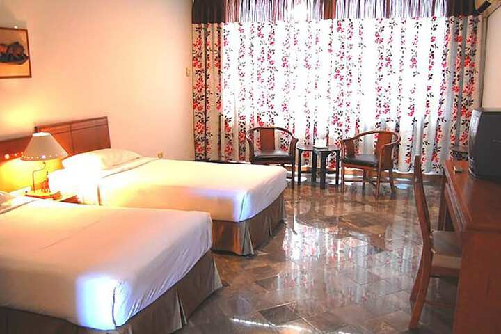 Room 8 of 43