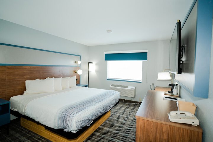 1 King Bed (13 of 18)