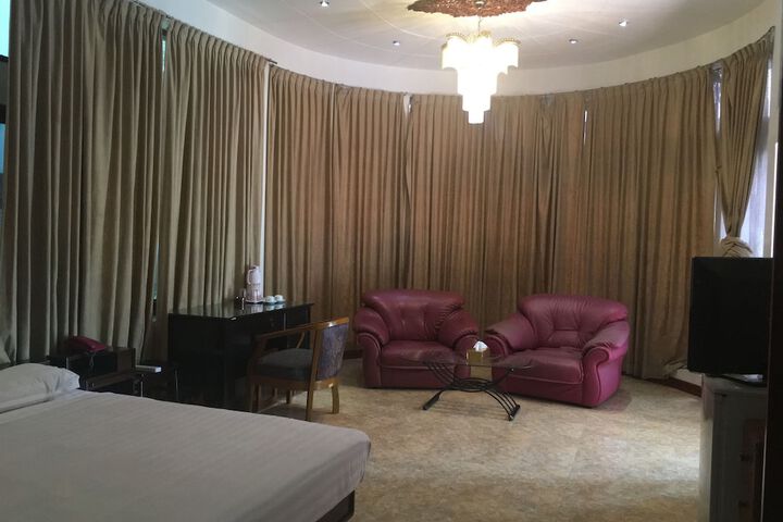 Room 7 of 32