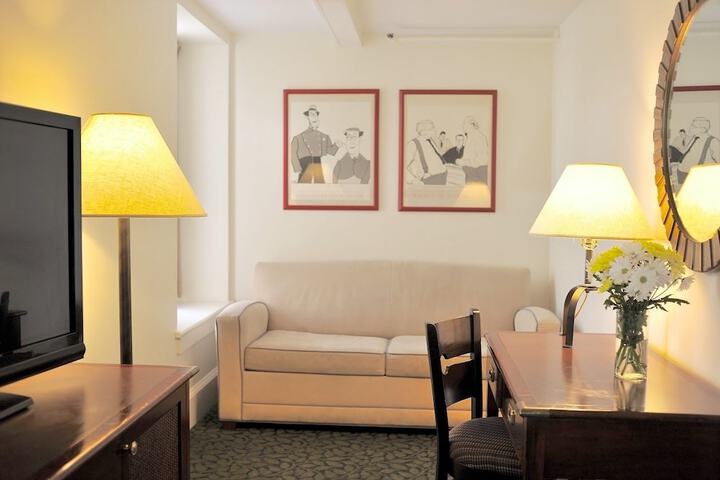 Room 9 of 46