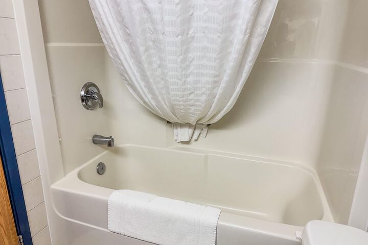 Room 4 of 25