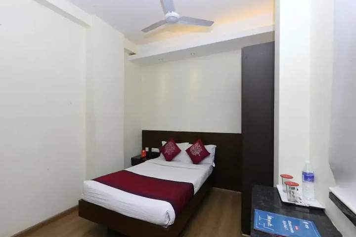 Room 4 of 14