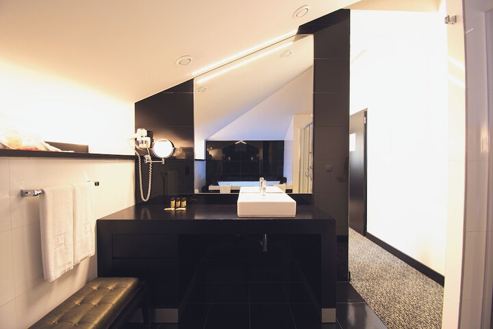 Room 21 of 54