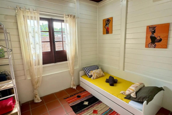 Room 4 of 9