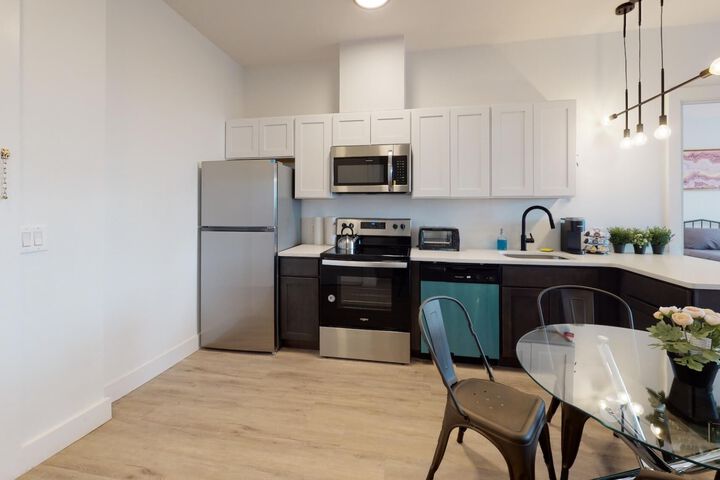 Photo of Luxury 2BR 30 Mins to Manhattan Evonify