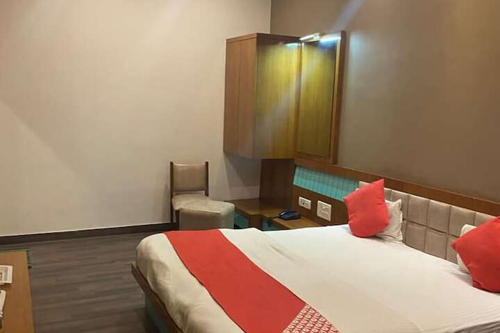 Room 8 of 15