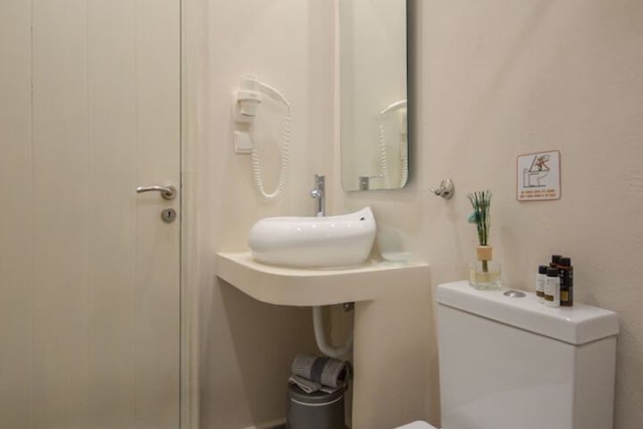 Room 32 of 42