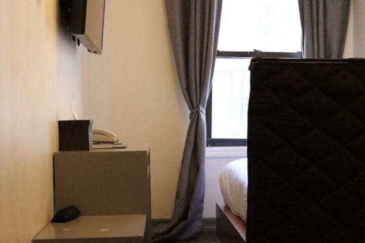 Room 7 of 32