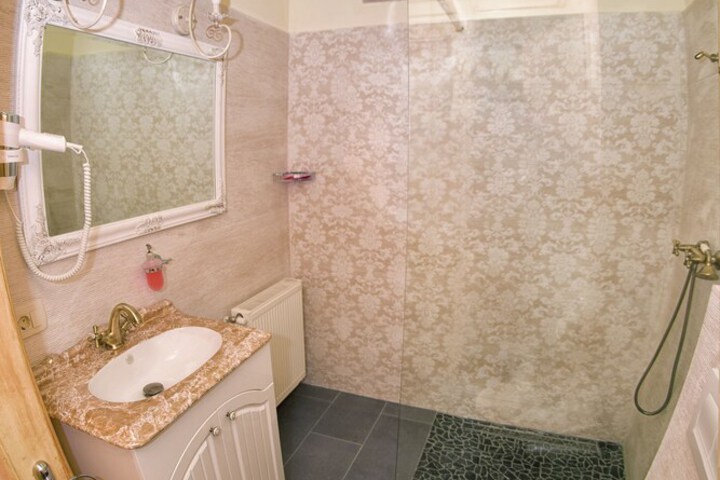 Room 35 of 44
