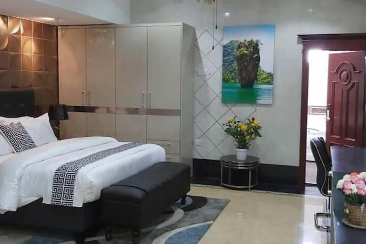 Room 6 of 43