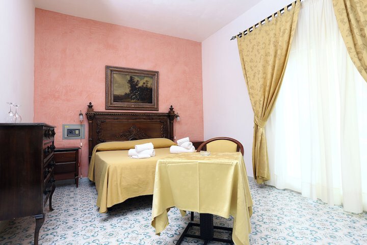 Room 12 of 62