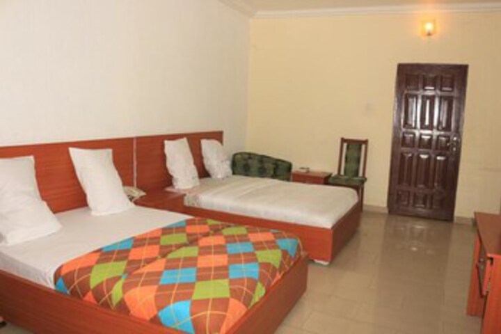 Room 10 of 14