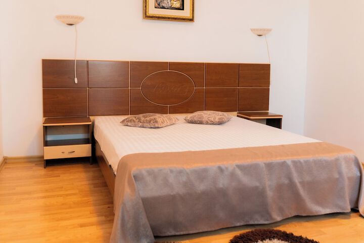 Room 7 of 25