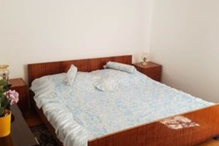 Room 7 of 13