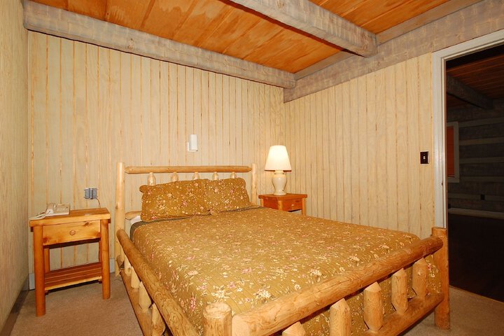 1 Queen Bed (9 of 23)