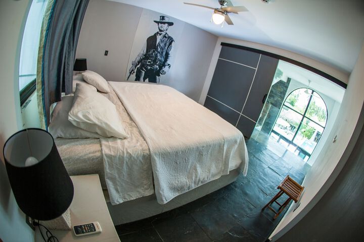 Room 4 of 51