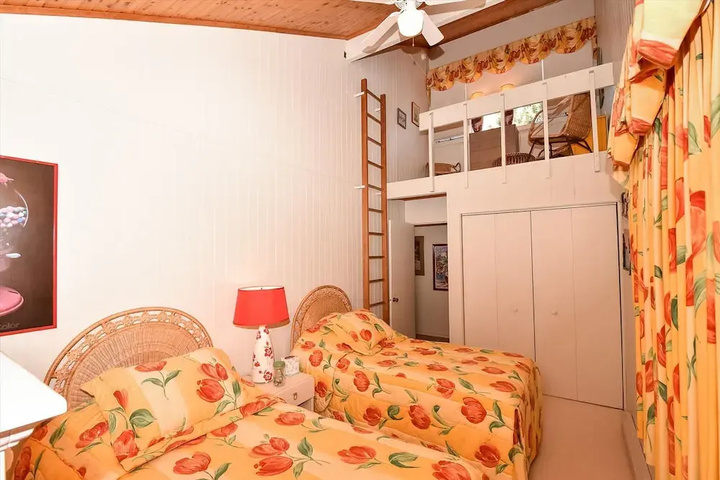 Room 5 of 16