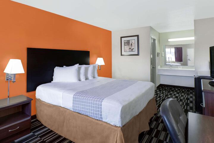 Standard | King Bed (4 of 5)