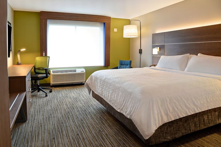 Room 11 of 83