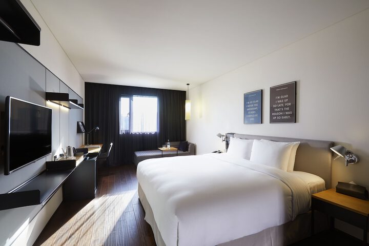 Room 14 of 78