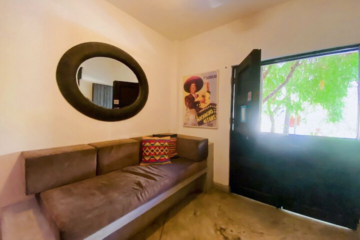 Room 48 of 151