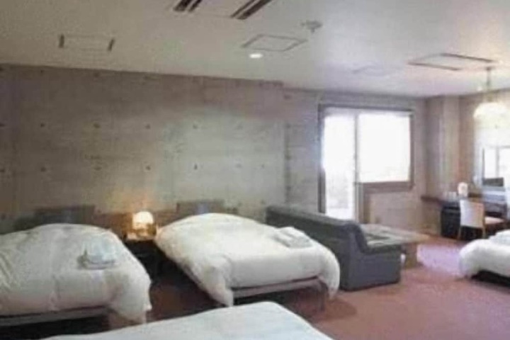 Room 8 of 50
