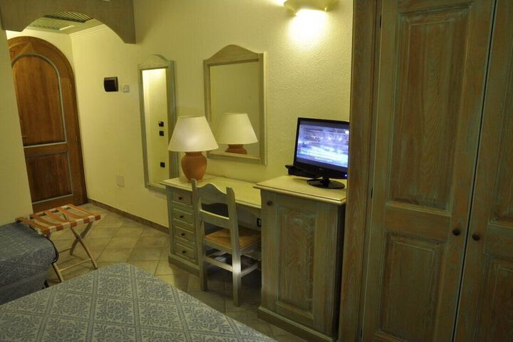 Room 27 of 71