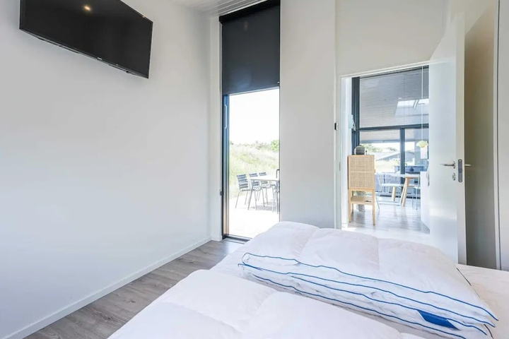 Room 2 of 16