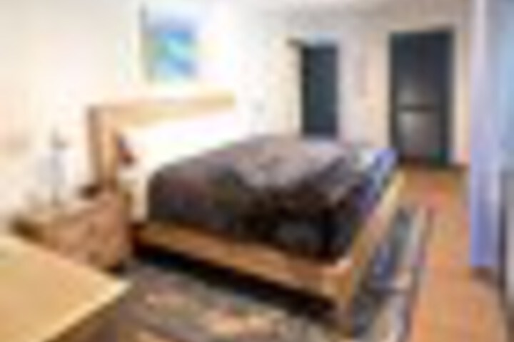 Room 50 of 180