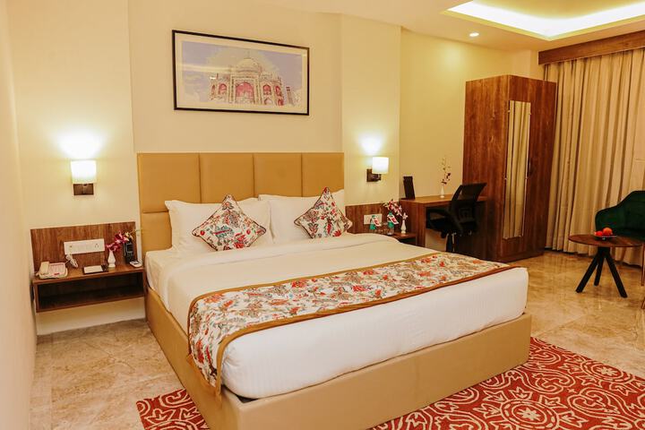 Room 18 of 33