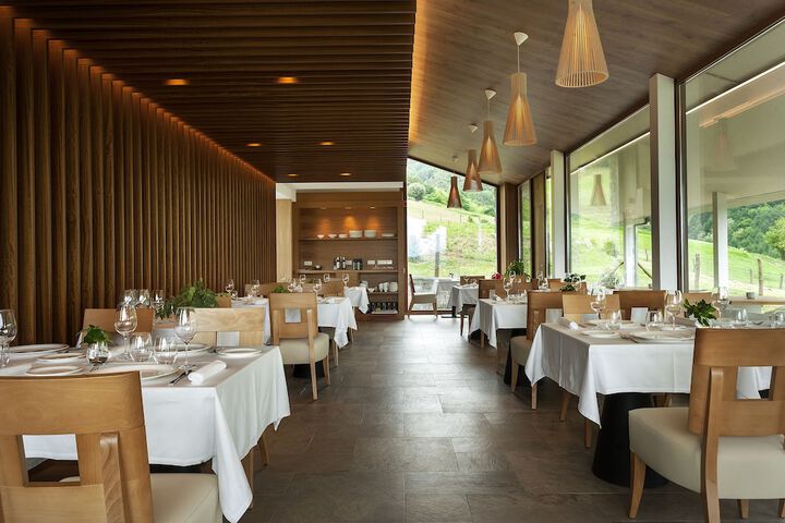 Dining 88 of 108