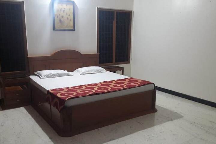 Room 4 of 6