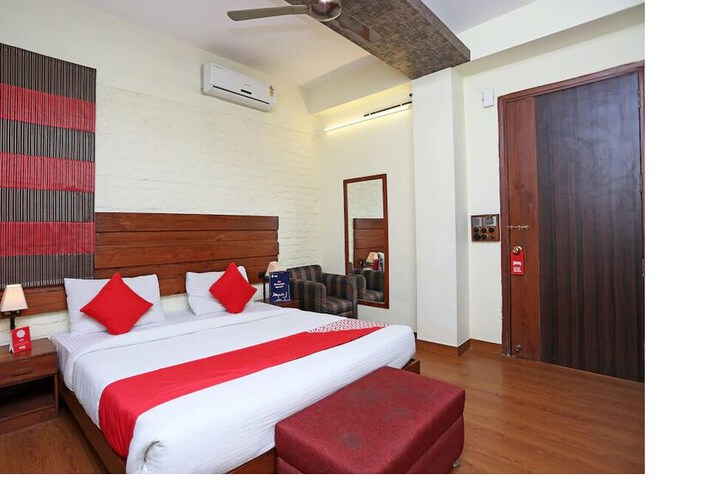 Room 8 of 30