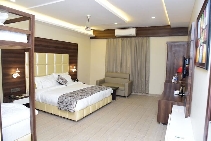 Room 16 of 36
