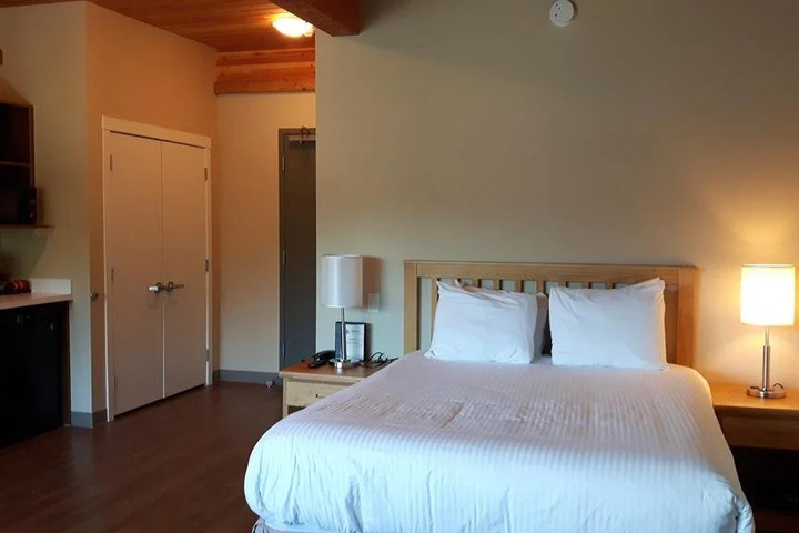 Room 6 of 13